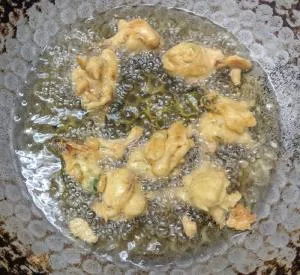 frying of pakodi