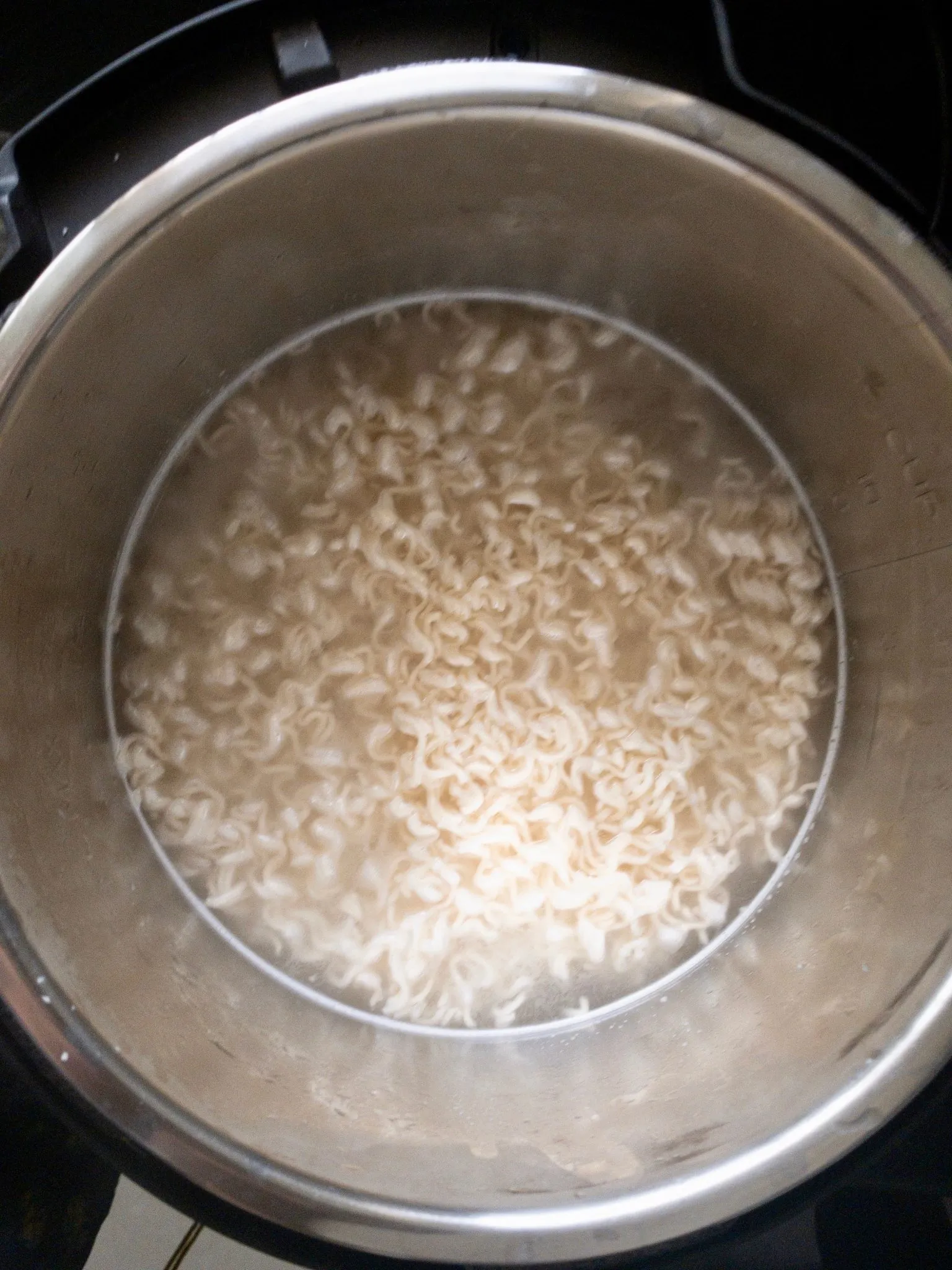 cooking of maggi goreng