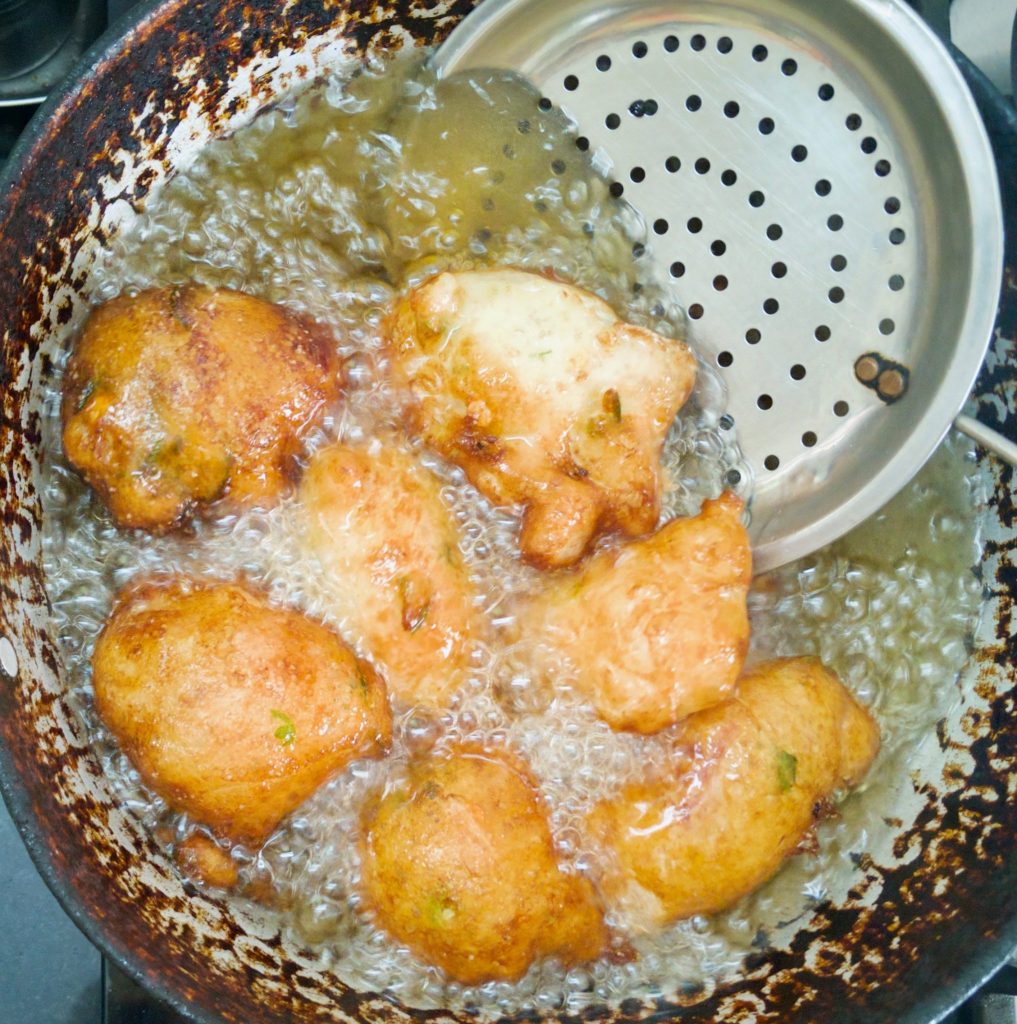 frying bondas